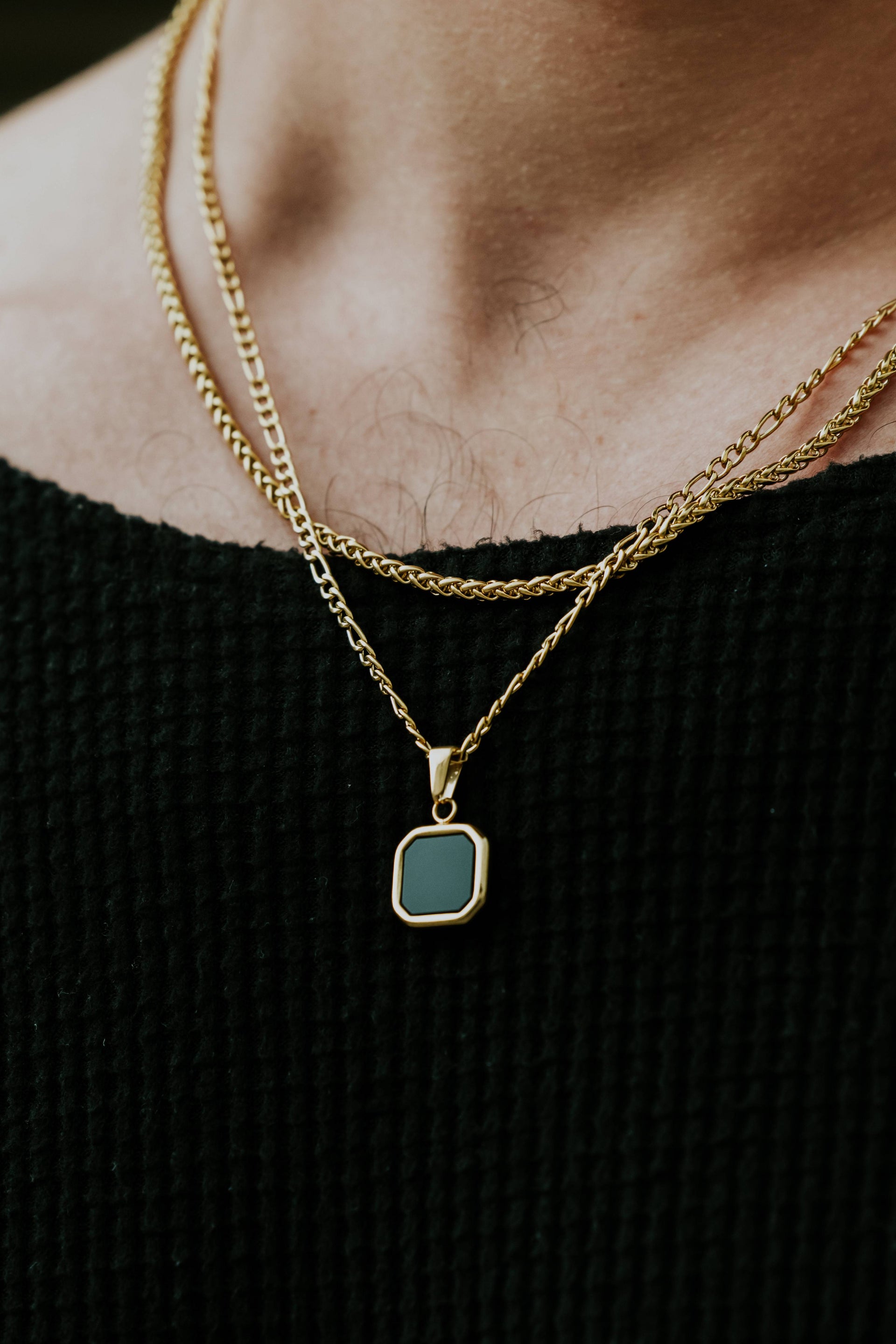 שרשרת זהב לגבר סור עם תליון ייחודי ועיצוב מודרני